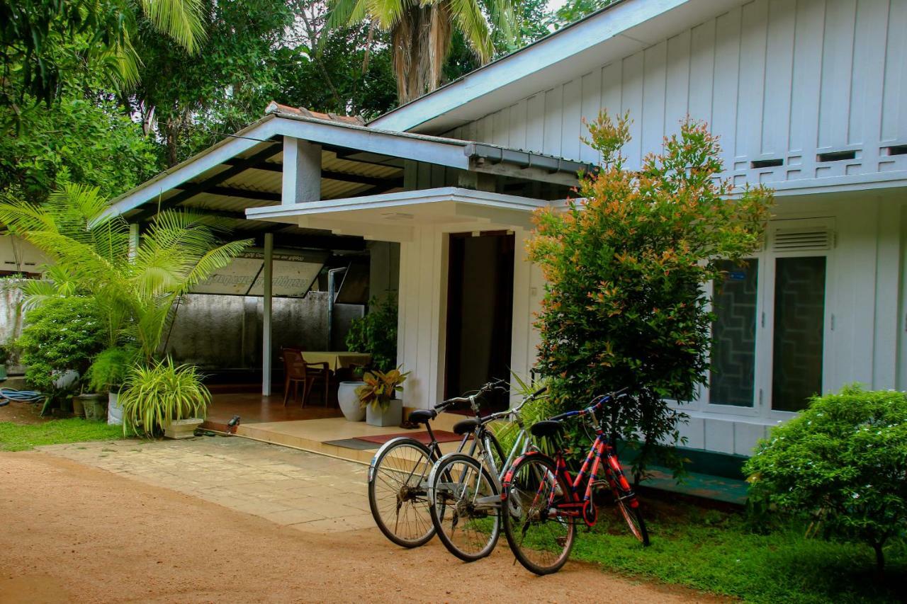 Molino Tourist Rest Anuradhapura Hotel Bagian luar foto